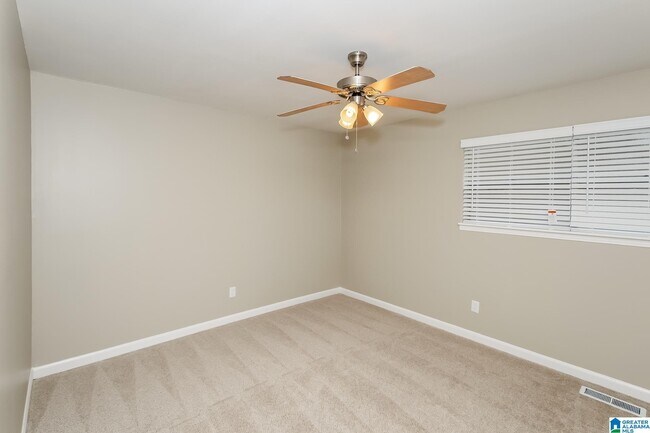 Building Photo - 1316 Falcon Dr