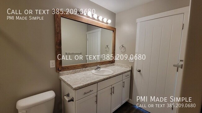 Building Photo - Modern Townhome | LVP | Office/Entertainment
