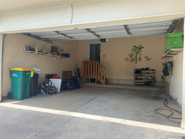 Building Photo - 38391 Churchill Ln