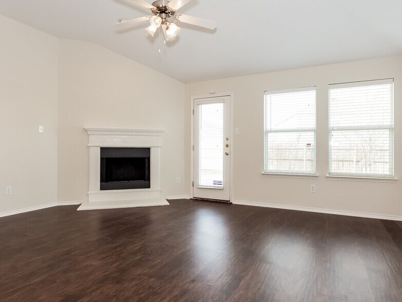 Building Photo - 6229 Chalk Hollow Dr