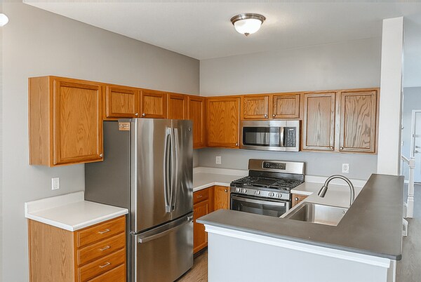 Building Photo - 635 Grove Cir