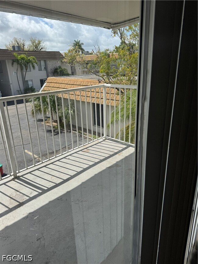 Building Photo - 1830 Maravilla Ave