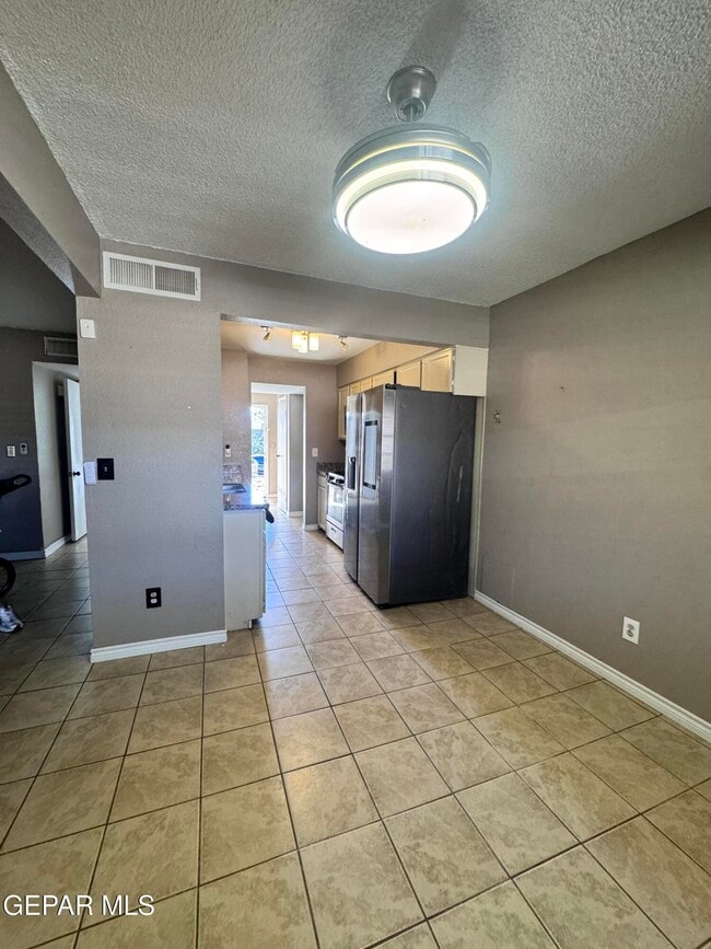 Building Photo - 701 Porras Dr