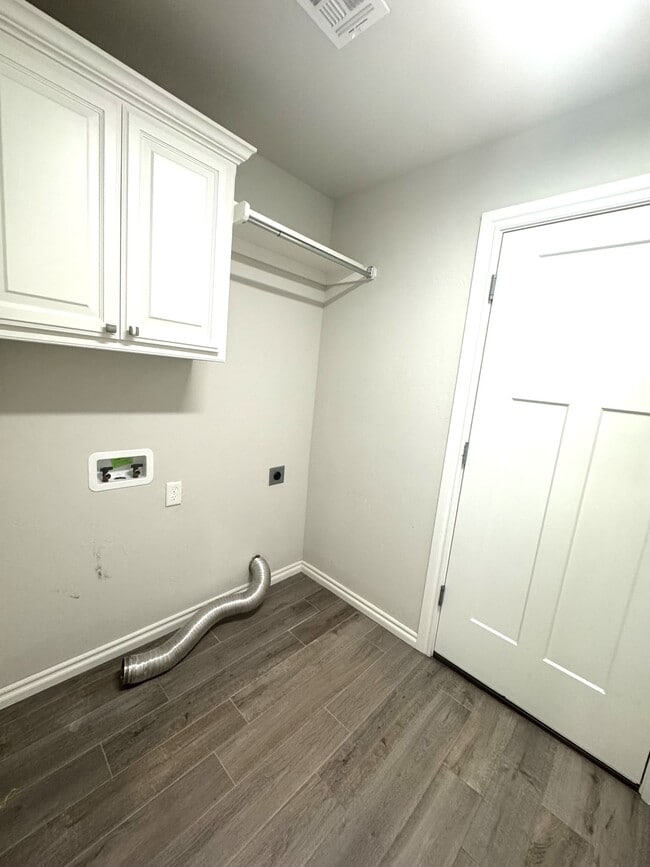 Building Photo - 9009 Yassir Blvd