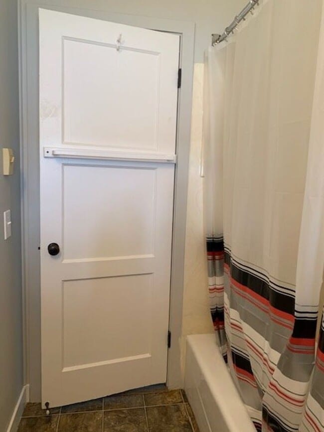Building Photo - 3 bd., 2 bath remodeled Duplex
