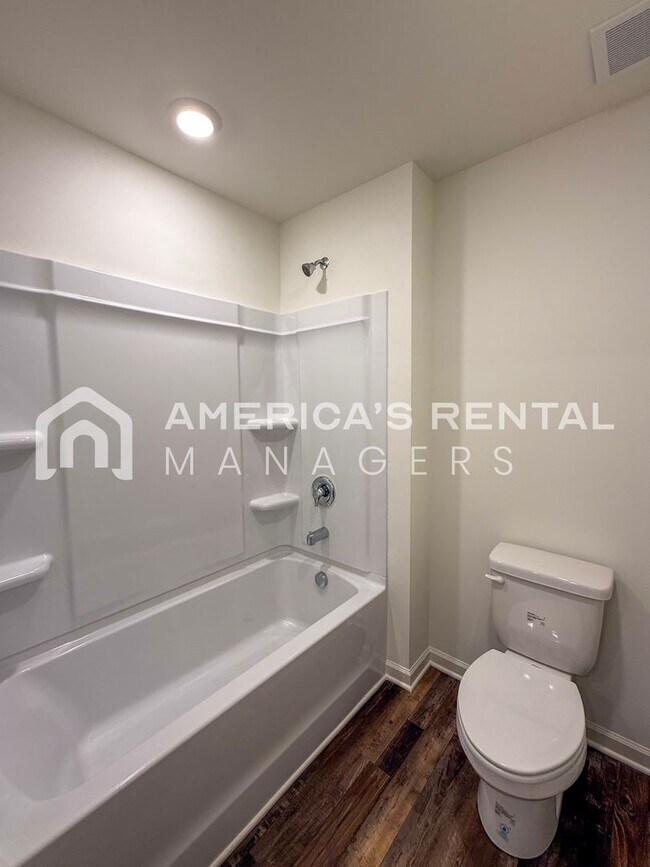 Building Photo - Gorgeous New Construction 5 Bed / 3 Bath H...