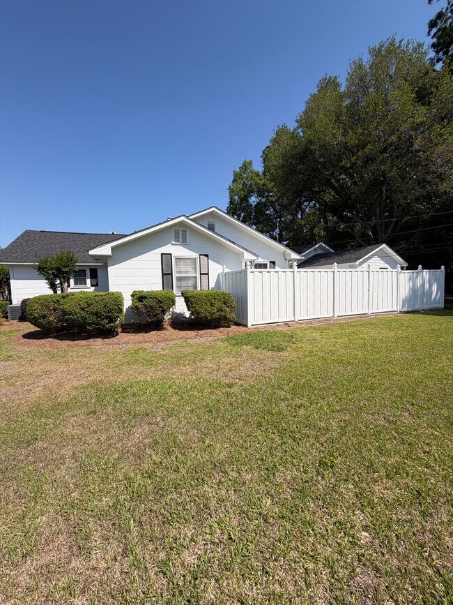 Building Photo - 305 12th Ave