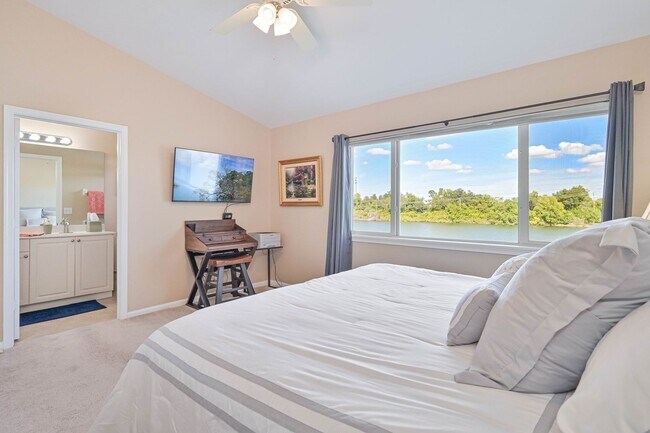 Building Photo - NOW AVAILABLE - Cozy Townhome w/ 1 Car Garage in Fort Myers!