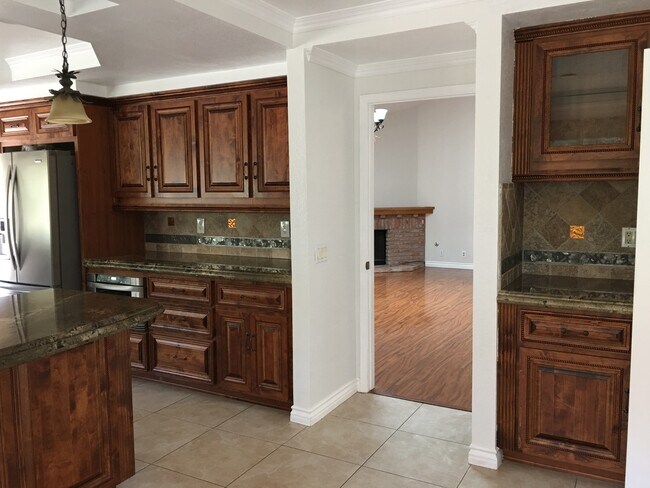 Building Photo - 3317 Vista Rocosa