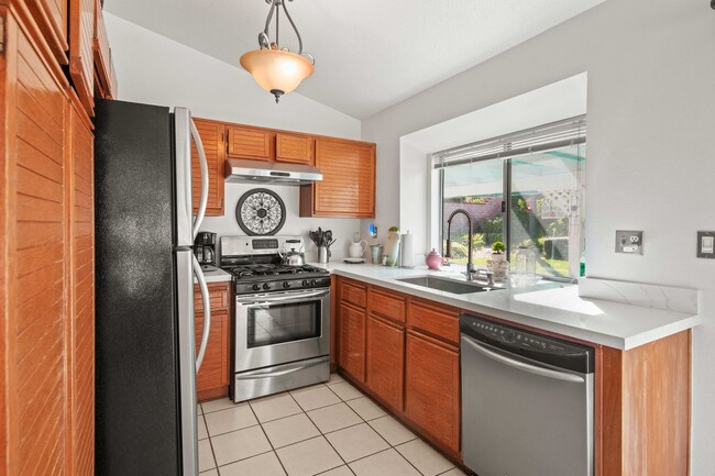 Building Photo - Wonderful Single Story Home with Great Yard in Santa Clarita!