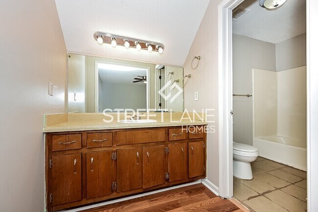 Building Photo - REDUCED!