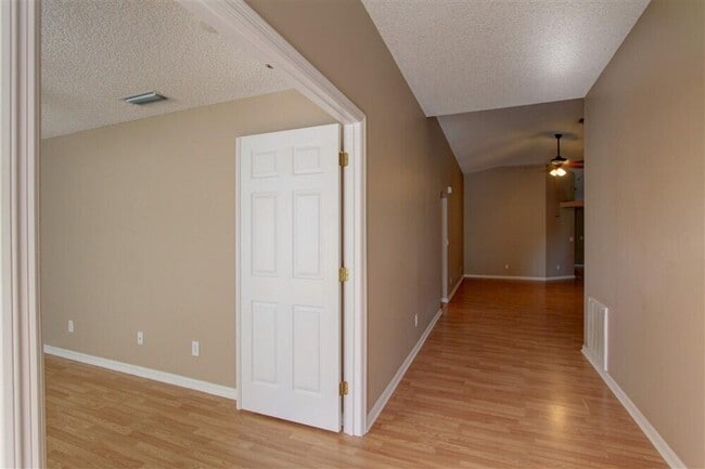 Building Photo - 2477 Deercroft Dr