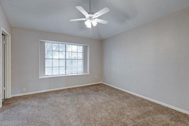 Building Photo - 5102 Parsley Ave