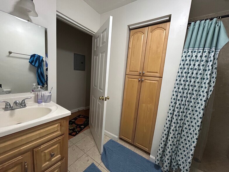 Building Photo - 226 Hanover St