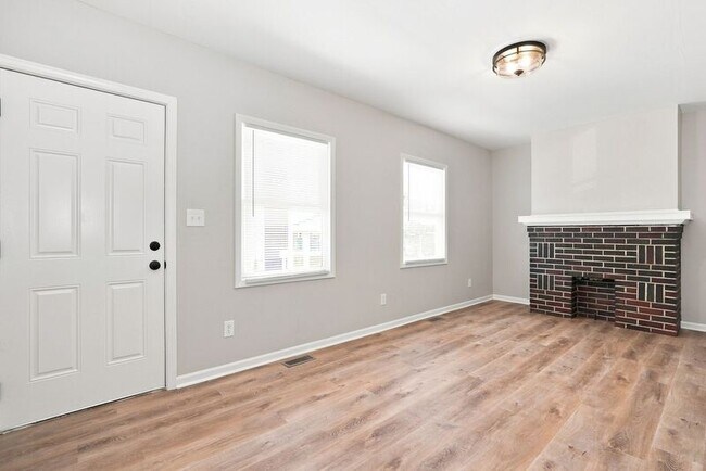 Building Photo - 846-848-848 Reinhard Ave
