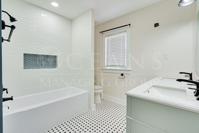 Building Photo - Charming 3 Bedroom, 2 Bathroom Two-Story H...