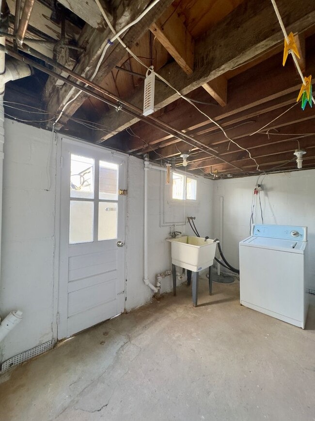 Building Photo - Charming 3 Bedroom/2 Bathroom Home with Large Backyard in Arbutus, MD!