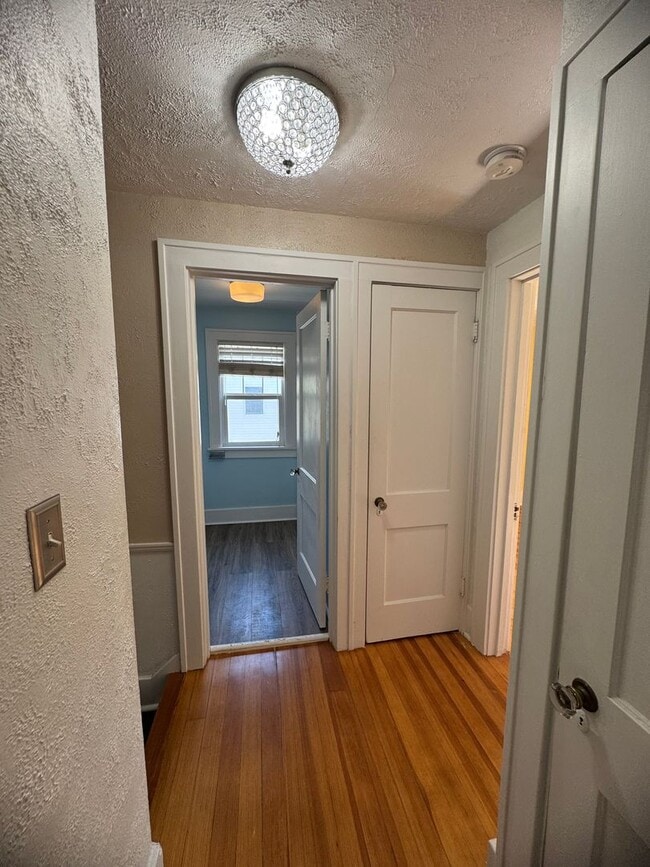 Building Photo - 2 Bedroom 2 bath Townhome in Davenport