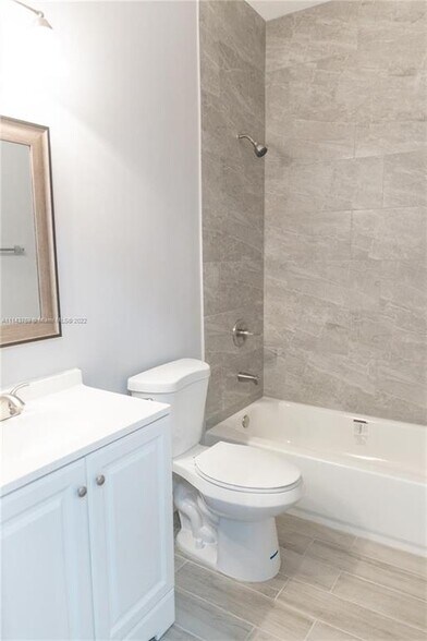 Building Photo - 3235 NW 31st Ter