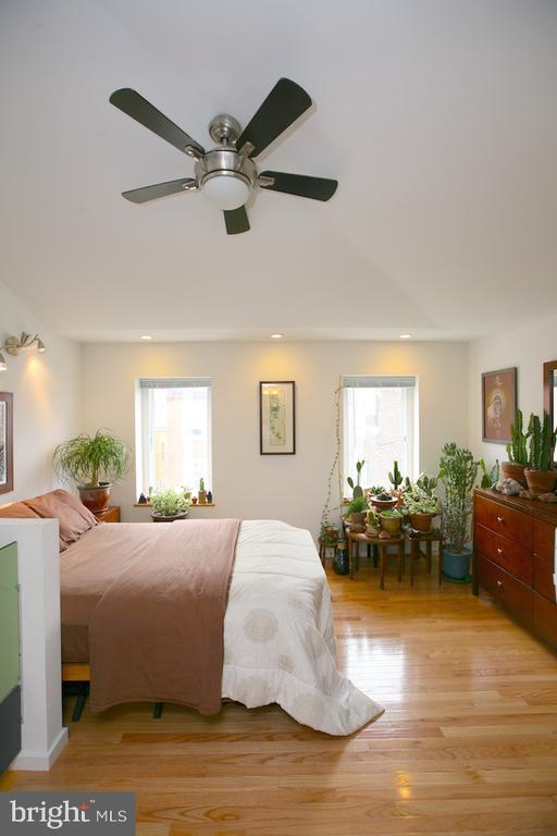 Building Photo - 209 W Wildey St