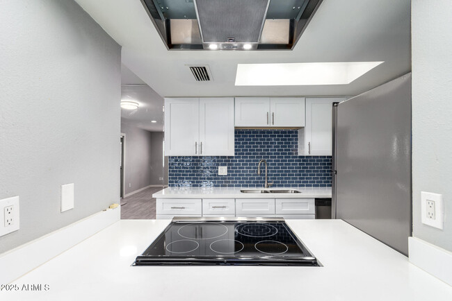 Building Photo - 10227 N 7th Pl
