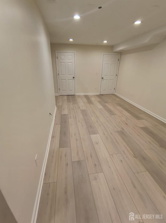 Building Photo - 89 Chariot Ct