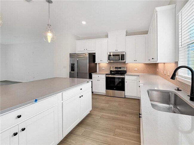 Building Photo - 2712 The Ln NE