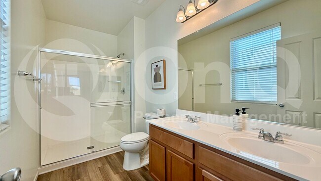 Building Photo - 5215 S 18th Pl