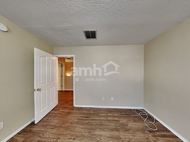 Building Photo - 6241 S Sun View Way