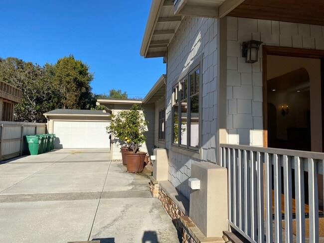Building Photo - FULLY FURNISHED Point Loma Home! AC! All U...
