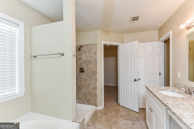 Building Photo - 3909 Wintersweet Dr