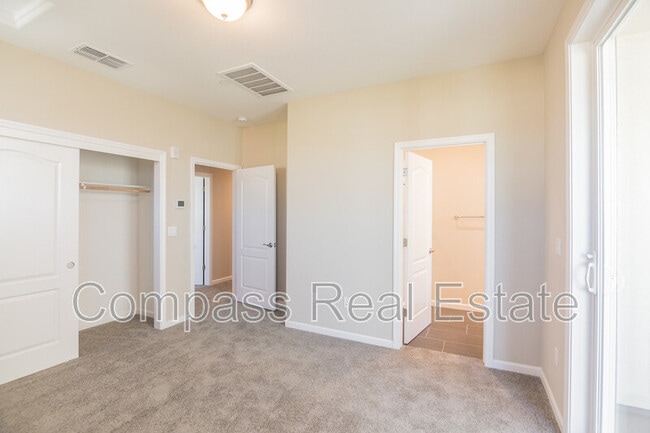 Building Photo - 20 Esfahan Dr