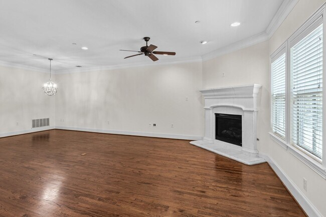 Building Photo - Luxury Highland Park Living