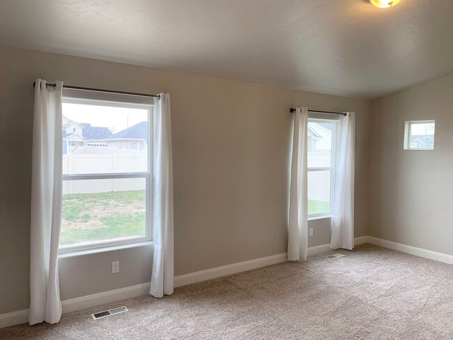 Building Photo - Gorgeous Nampa Home!