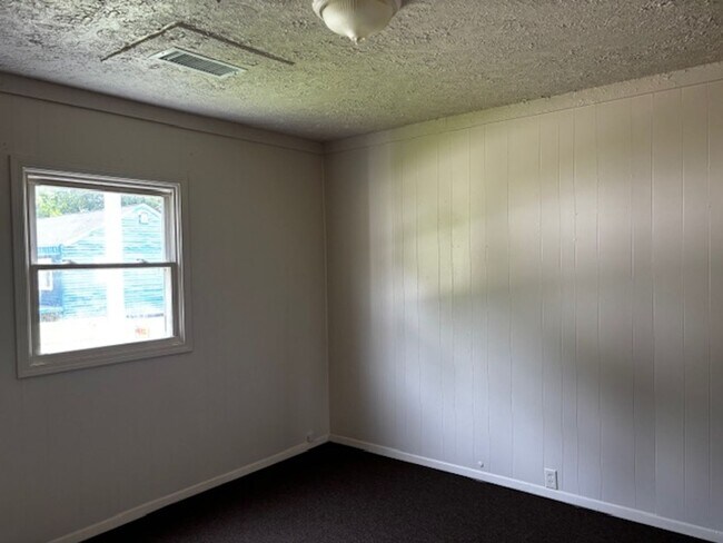 Building Photo - 1227-1229 Avenue