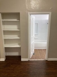 Building Photo - RECENTLY REDUCED MOVE IN READY!