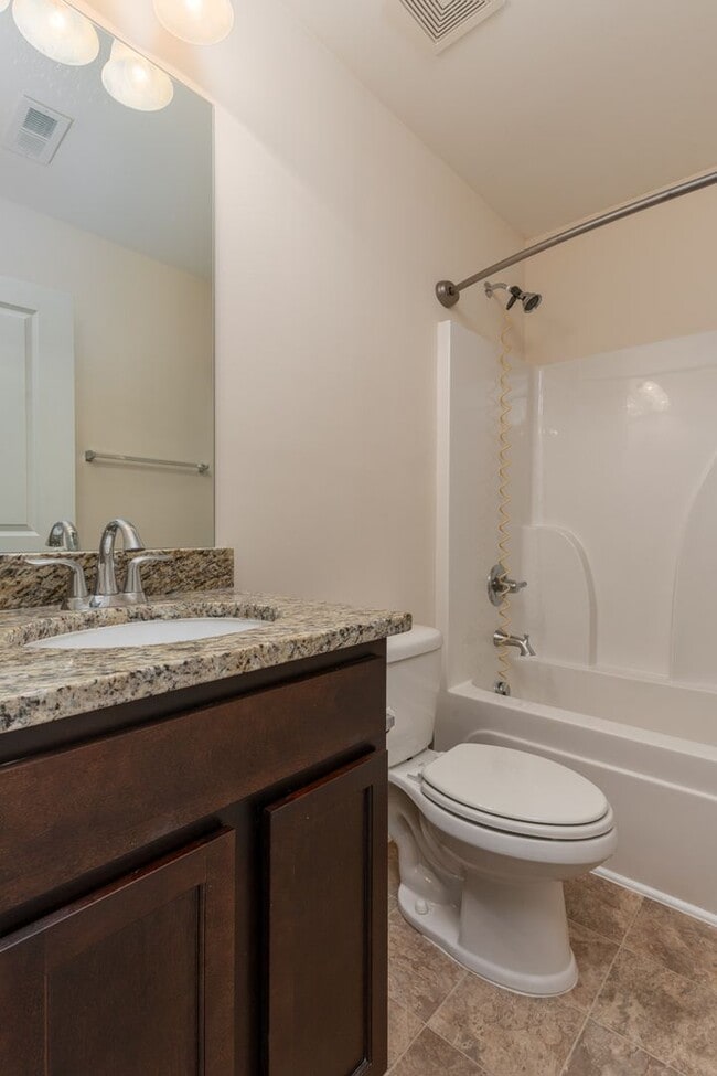 Building Photo - Amazing home in quiet and established neighborhood