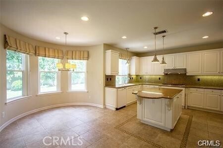 Building Photo - 17 Pamela Way