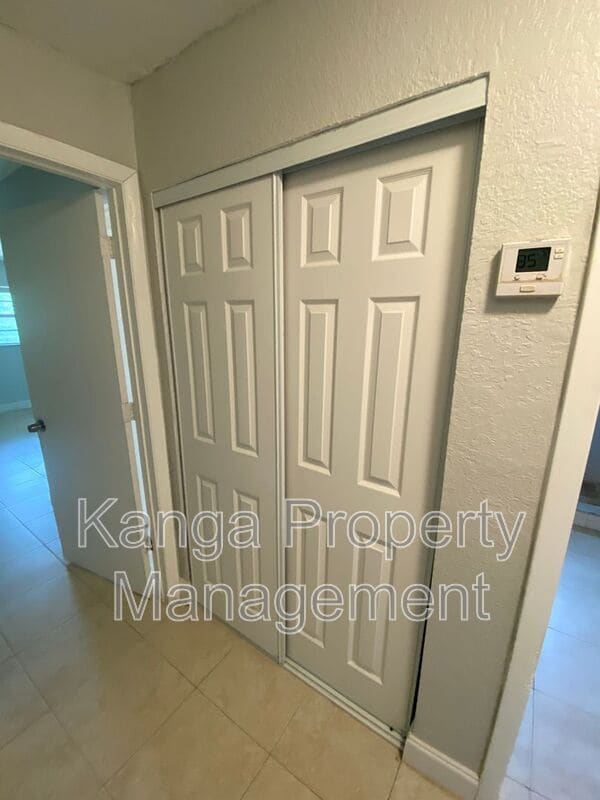 Building Photo - 4327 Cocoanut Rd