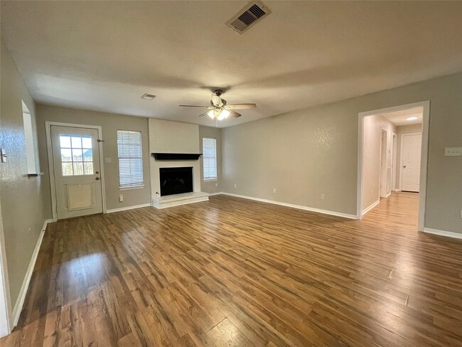 Building Photo - 809 Manor Dr