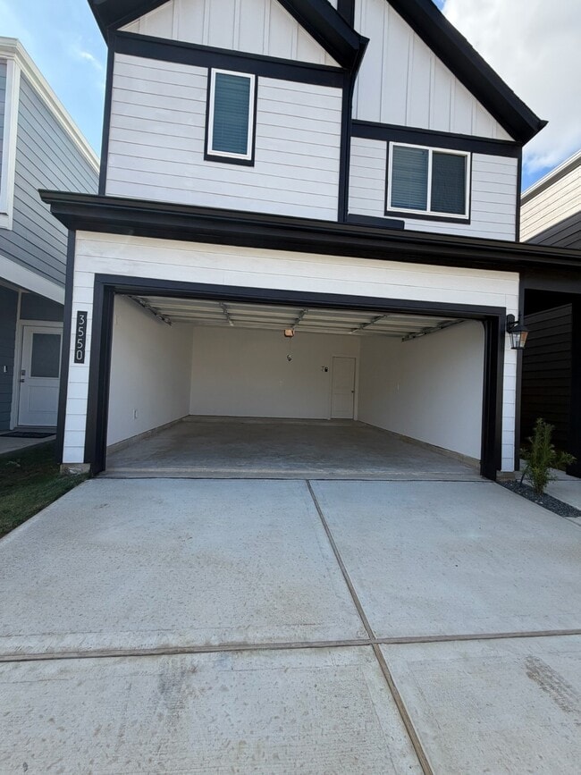 Building Photo - 3550 Blue Mockingbird St