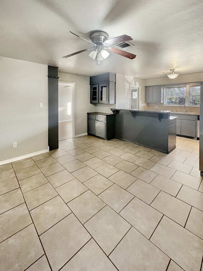 Building Photo - 6707 NW Compass Dr