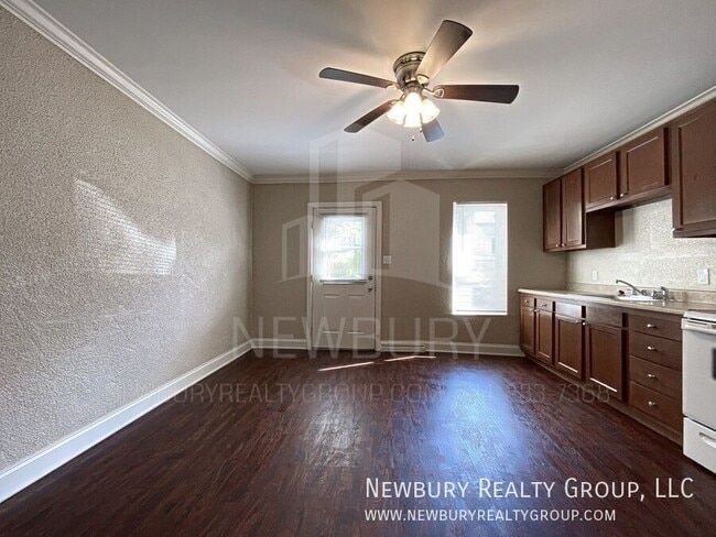 Building Photo - 39 Hickory St