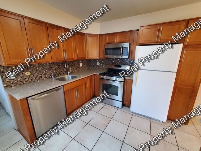 Building Photo - Freshly painted 3 Bedroom Ranch