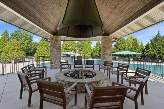 Building Photo - 9931 Mancunian Way