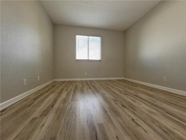 Building Photo - 4723 SW 14th St