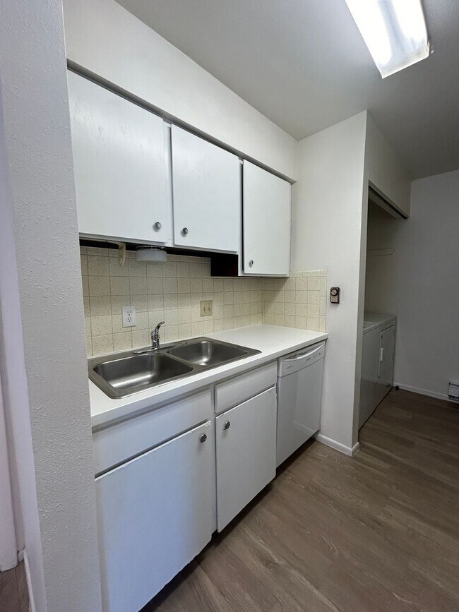Building Photo - Two Bedroom Condo With One Car Garage Available For Rent In Longmont