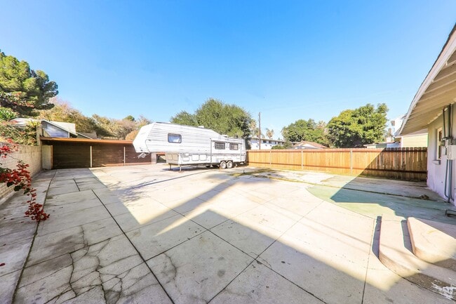 Building Photo - 3875 Pine St