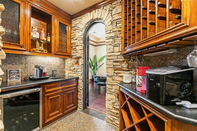 Building Photo - 22 Post Shadow Estate Dr