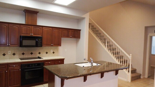 Building Photo - 3658 Vermont Ln